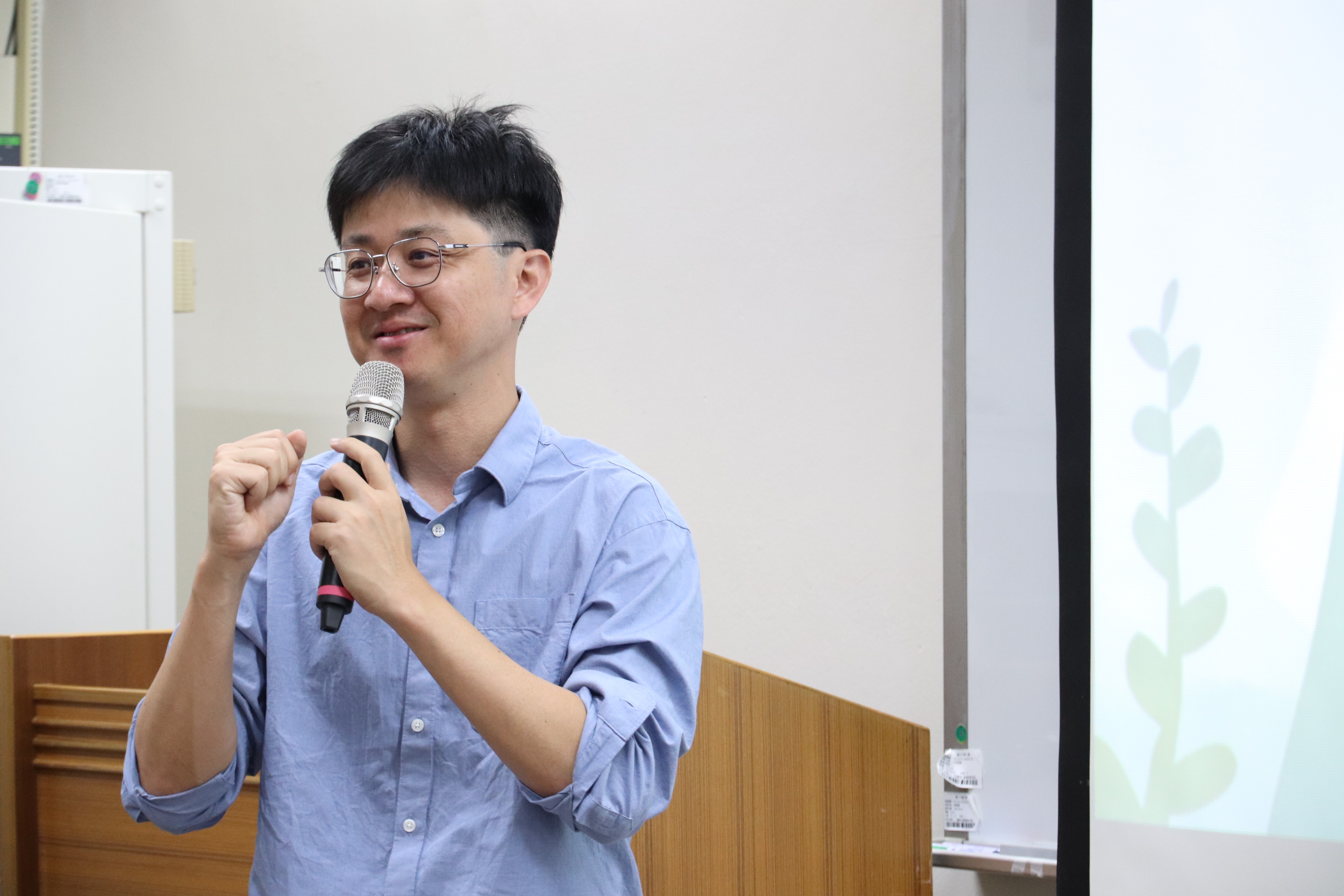 中興大學圖書館范耀中副館長致詞